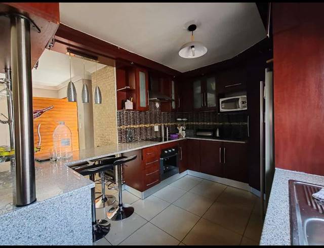 4 BEDROOM HOUSE FOR SALE IN PHILIP NEL PARK